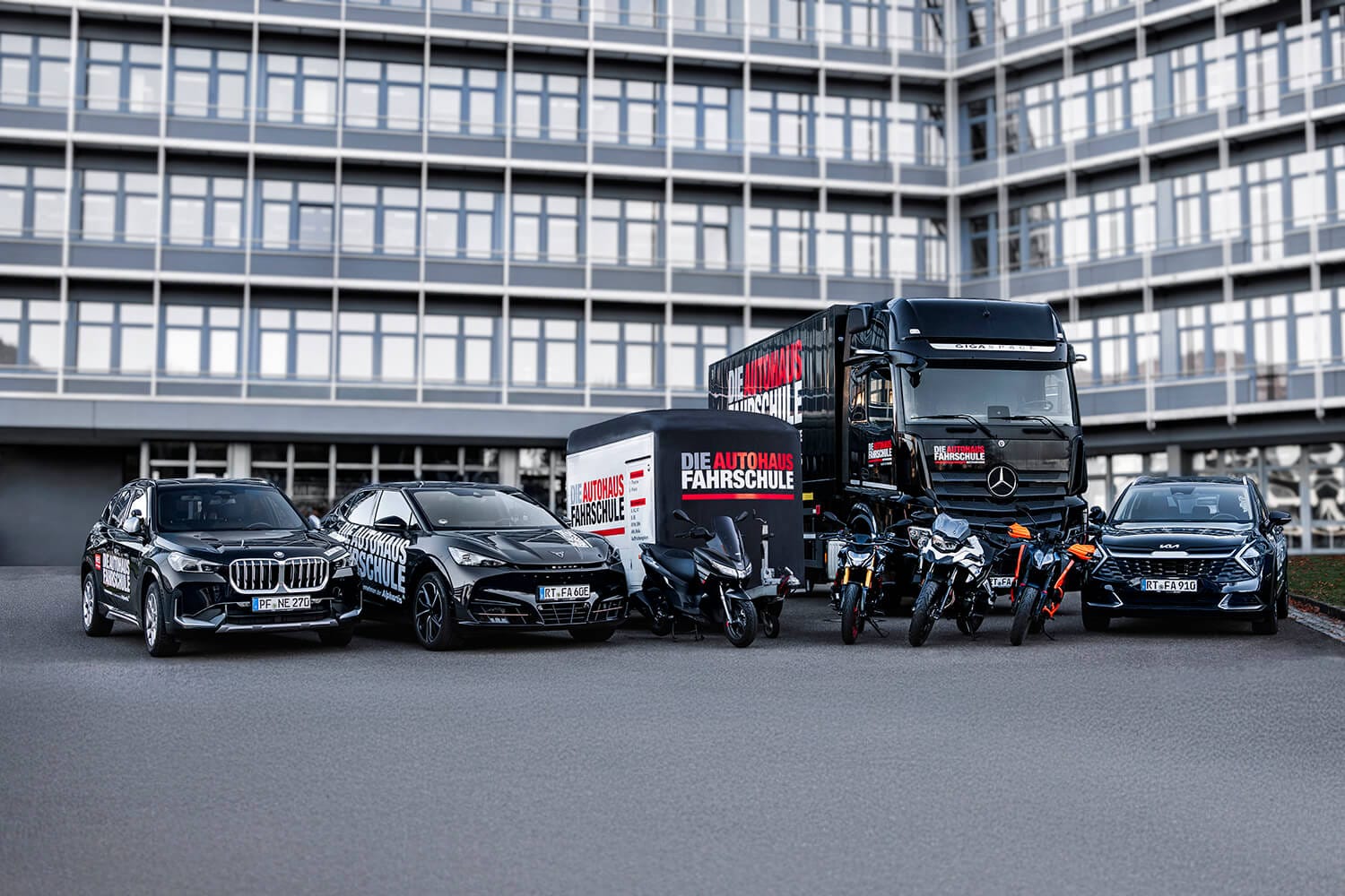 Unsere Fahrzeuge.JPG